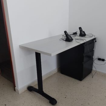 Ref001 - Desk 001