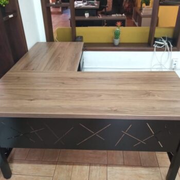 Ref002 - Desk L 002