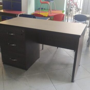 Ref004 - Desk 001